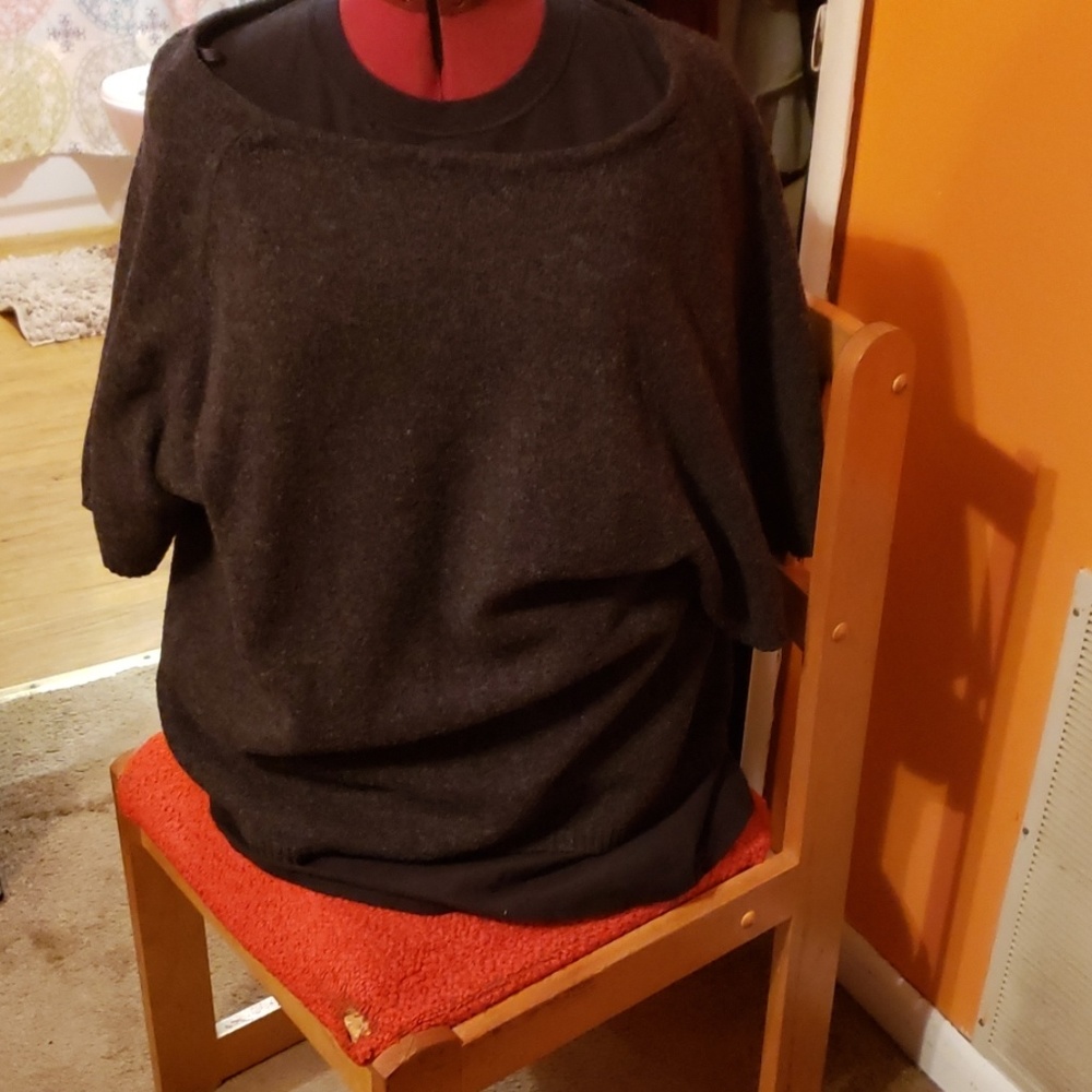 Short sleeve sweater